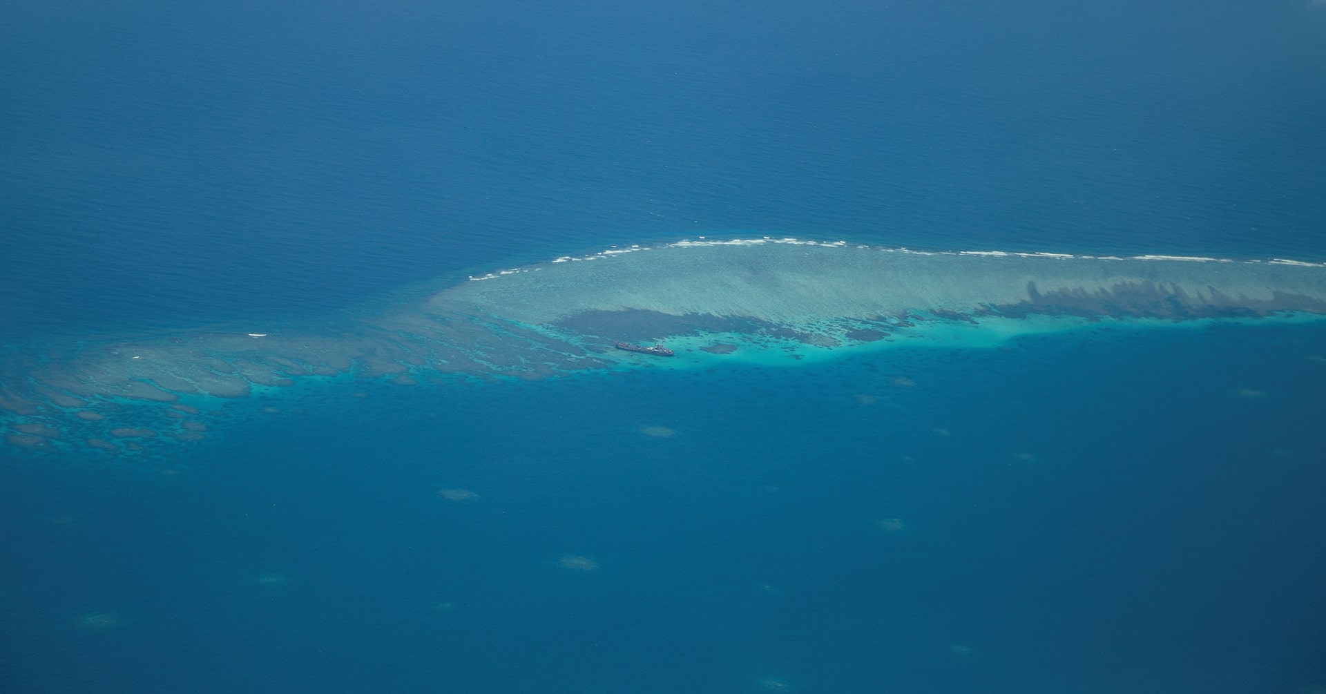 南シナ海で中国とフィリピンの船舶衝突、非難の応酬