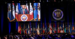 トランプ氏、アフガン撤退巡りハリス氏批判 「混乱の責任追う」