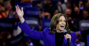 ハリス氏指名受諾演説、トランプ氏を非難へ 中絶権にも言及方針
