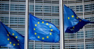 ハンガリーのビザ発給緩和は安全保障上の脅威、欧州委員が警告