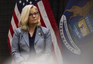 共和党の反トランプ急先鋒リズ・チェイニー氏、「ハリス氏に投票」