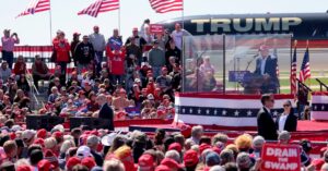 トランプ氏、前例ない関税と移民取り締まり訴え 基盤固めに注力