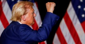 トランプ氏また暗殺未遂、近くで発砲音も無事 容疑者逮捕