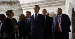 フランス新内閣発表、右派色強く 財務相にアルマン氏