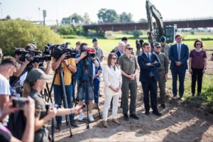 【写真】国境にずらり並んだ「竜の歯」「ハリネズミ」...バルト三国で、ロシア「侵攻」への警戒感が急速に高まる