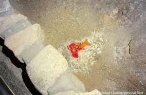 アメリカ最大級の洞窟に観光客が落としたスナック菓子が生態系に悪夢を引き起こす