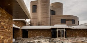 金融危機で建設ストップ… 廃墟と化した｢カナダで一番大きな家｣をのぞいてみた