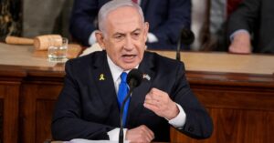 イスラエル首相「中東で手の届かない場所ない」、イラン向け演説