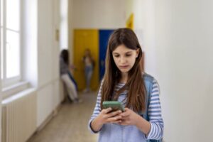 オランダの中学校、親に成績を通知するアプリの利用を禁止。子供のプレッシャーを配慮｜カラパイア