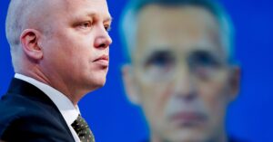 ノルウェーで欧州懐疑派政党が政権離脱、閣僚の半数近く辞任