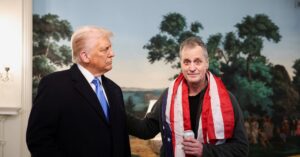 トランプ氏「12日にさらに1人解放」、米教師解放でプーチン氏に謝意