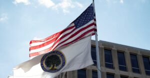 トランプ氏、教育省閉鎖へ大統領令検討 議会と協力意向