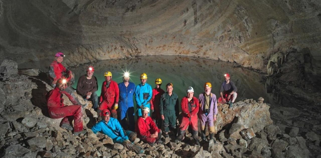 アルバニアの地下127メートルで世界最大の地下温泉湖発見