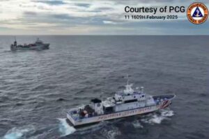 【動画】中国の巨大艦船に立ち向かうフィリピン巡視船...自国EEZ内での航行を阻止した「緊迫の現場映像」