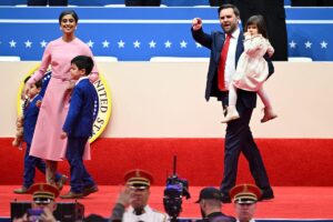 バンス米副大統領夫人、グリーンランド訪問へ－トランプ氏長男に続き