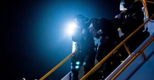 移民送還は「ナチス党員よりひどい扱い」、米高裁判事が批判