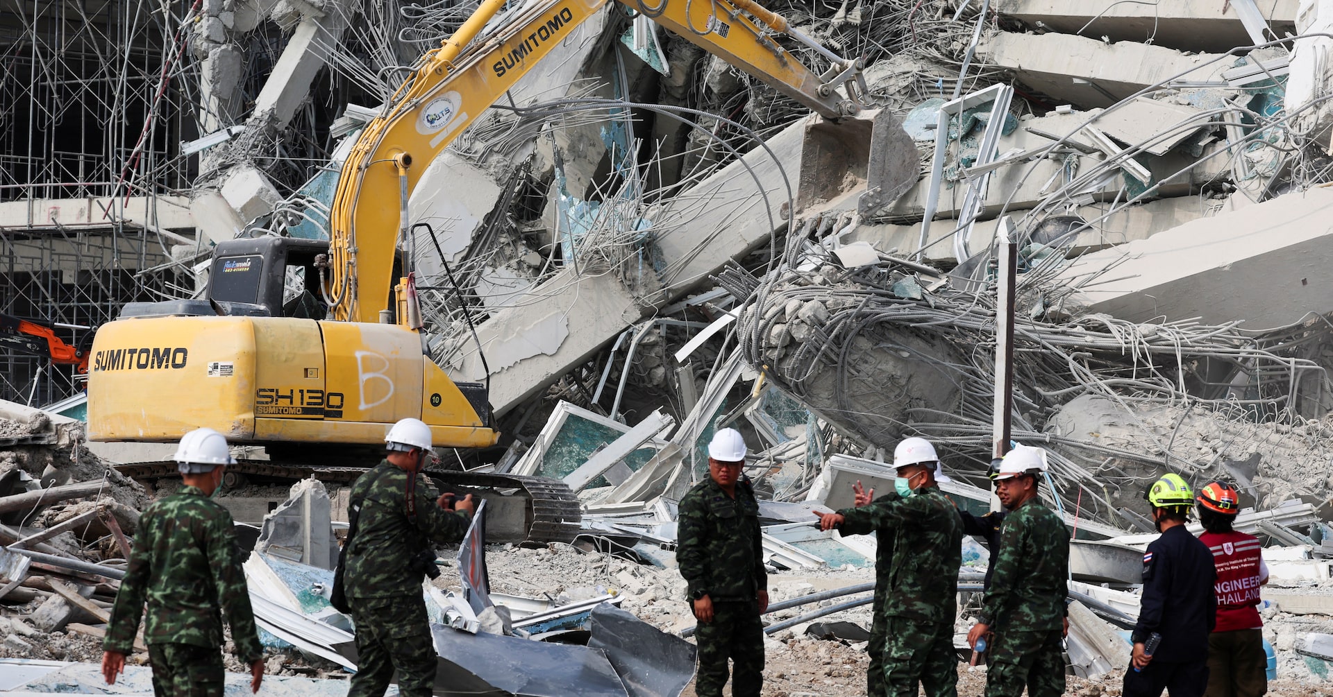 ミャンマー地震の死者1000人超に、タイの崩壊ビルでも捜索 各国が支援