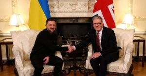 ゼレンスキー氏が英首相と「温かい」会談、トランプ氏と決裂受け