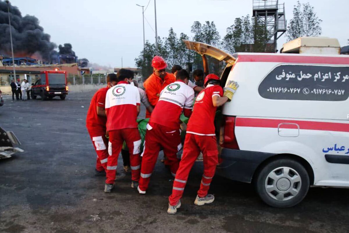 イランの商業港で大規模爆発、少なくとも14人死亡－ホルムズ海峡近く