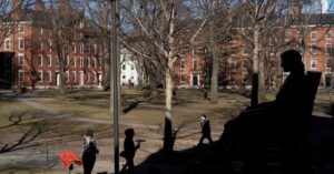 トランプ米政権、ハーバード大への助成・契約90億ドルを見直し