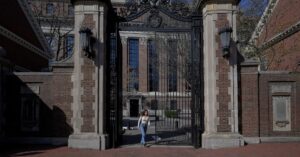 米ハーバード大の留学生受け入れ資格剥奪も、トランプ政権が警告