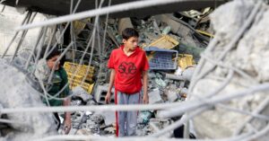 イスラエル、ガザ攻撃強化 封鎖でポリオ予防接種停止