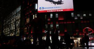 中国軍が東シナ海で実弾射撃訓練、空母も参加 台湾に圧力