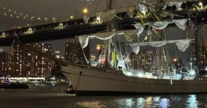 メキシコ海軍の訓練船、ブルックリン橋に衝突 ２人死亡＝ＮＹ市長