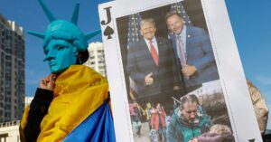 トランプ氏周辺で強まる対ロ追加制裁論、さまざまな選択肢を考慮