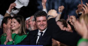 ルーマニアのやり直し大統領選、親ＥＵ派勝利 極右候補に終盤逆転