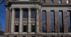 トランプ米大統領、ハーバード大への補助金打ち切り示唆