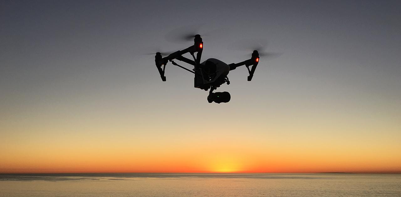 沖に流された人をドローンで救出。ドローンの是非をあらためて考える