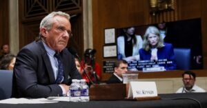 ケネディ厚生長官、ワクチン疑念発言巡り与野党議員が追及