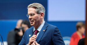 週末の米中高官協議は「交渉の始まり」、 進んだ段階にない＝財務長官