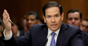 米国務長官、無効化したビザ数千件 移民問題対策で