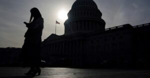 トランプ減税恒久化法案、共和強硬派の反対で委員会採決延期も