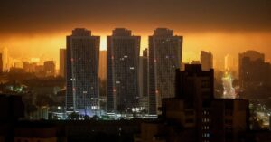 ロシアがウクライナに大規模空爆、子ども含む13人が死亡