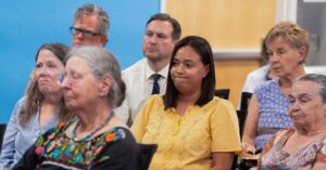 米民主党、支持者6割が指導部交代望む 「経済に焦点を」＝調査