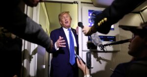 トランプ氏、イラン最高指導者「容易な標的だが殺害せず」 居場所特定