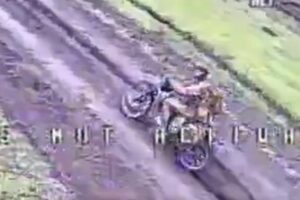 「突っ走れ、さもなくば死」 ロシアバイク兵のサバイバルマニュアル