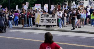 トランプ氏の「出生地主義」修正、控訴裁が違憲判断 全国差し止め