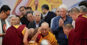 チェコ大統領がダライ・ラマと面会、中国「断固反対」表明