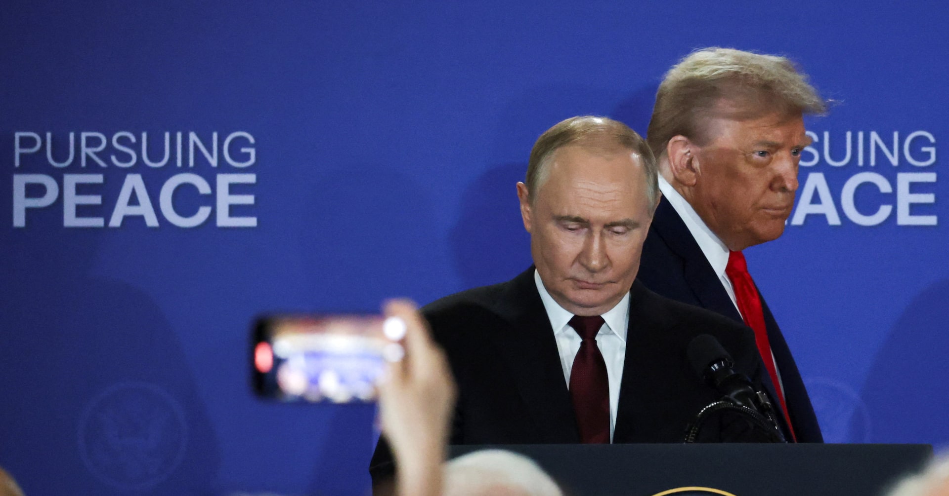 トランプ氏、「非常に厳しい」対ロシア経済制裁を検討