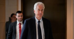 トランプ政権の連邦職員大量解雇「独裁的報復」、バーンズ前ＣＩＡ長官が非難