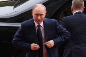 プーチン大統領、多方面から揺さぶり－欧州は防衛体制の構築急ぐ