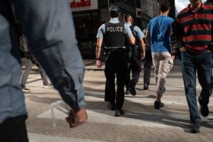 シカゴで連休中に多数の銃撃事件、トランプ大統領は州兵派遣を示唆