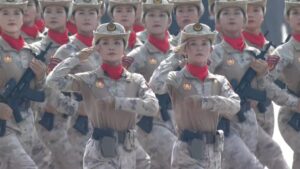抗日戦勝80周年パレードで中国が誇示した“最新軍事技術”と浮上する疑問（FNNプライムオンライン）
