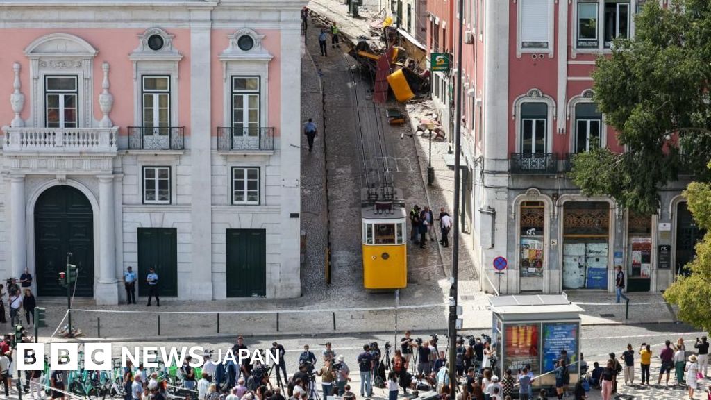 ポルトガル首都のケーブルカー脱線、3歳児救出 市民に事故の衝撃広がる