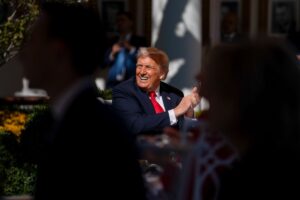 トランプ氏が共和党に結束呼びかけ、政府閉鎖巡り－強硬姿勢崩さず