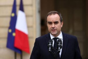 ルコルニュ仏首相、再任後も試練－予算成立に向け支持獲得に全力
